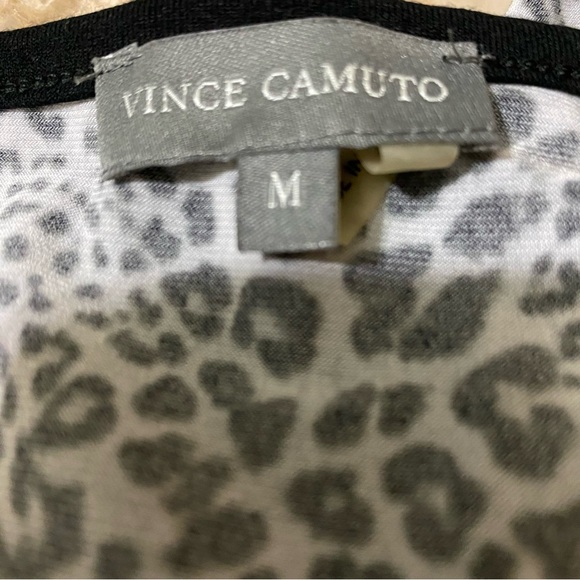 Vince Camuto BLACK & GRAY animal print stretchy sleeveless center ruched top - Picture 3 of 7